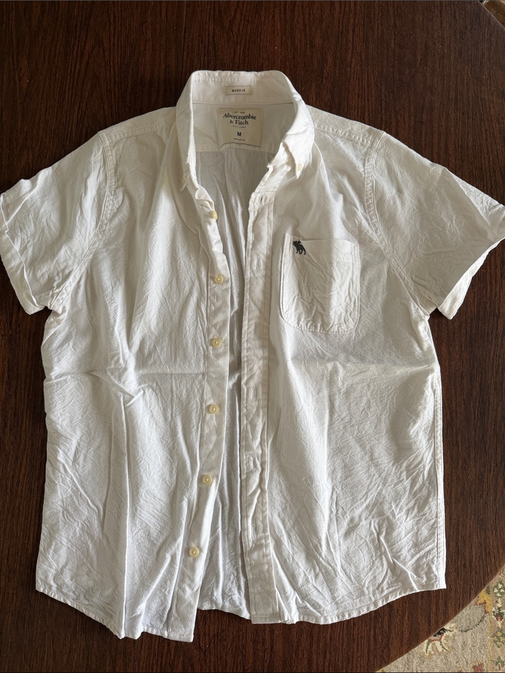 Abercrombie & Fitch Muscle Fit Men’s White Short-Sleeve Button-Down Shirt
